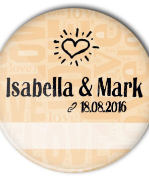 Hochzeitbutton Love'n'Heart: apricotfarben mit Namen und Datum individualisiert und Beschriftungsstreifen